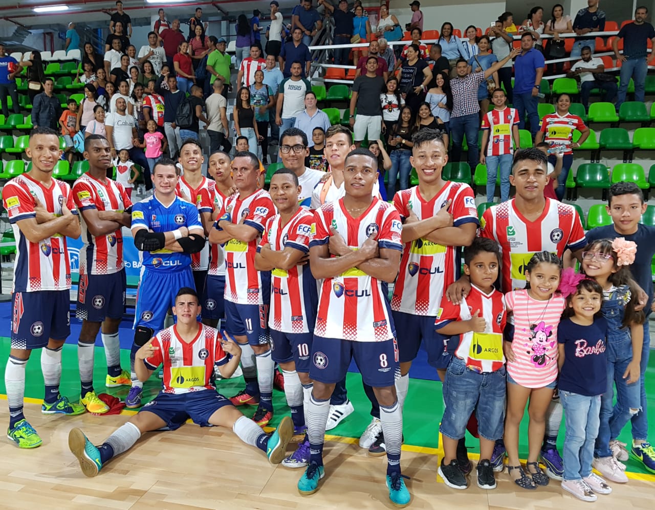 Jugadores del Independiente Barranquilla celebran la clasificación. 