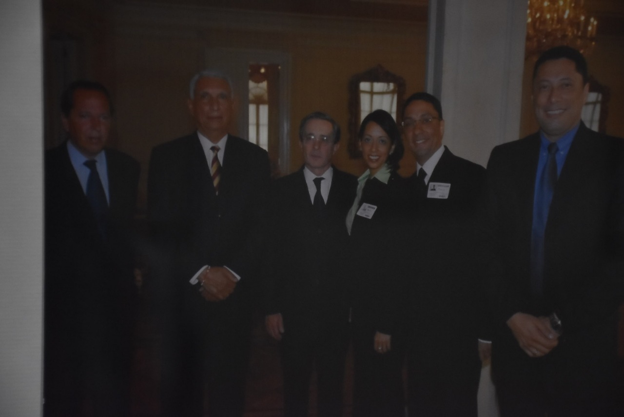 Como Embajador de Colombia en Jamaica, acompañado del ex-Presidente AUV y por sus hijos.