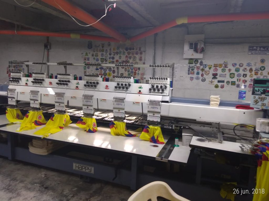 Con estas máquinas fabricaban las camisetas de la Selección Colombia.