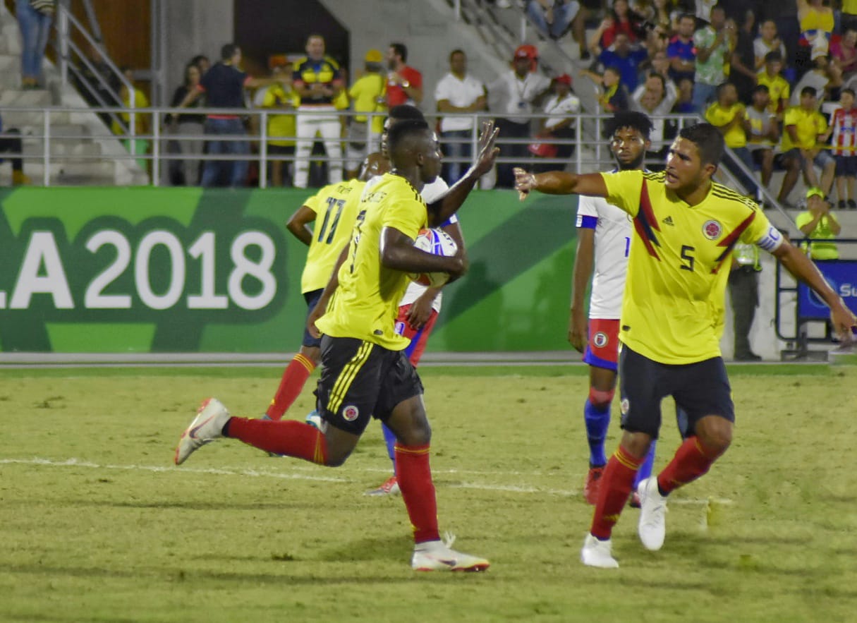 Los colombianos celebrando el empate.