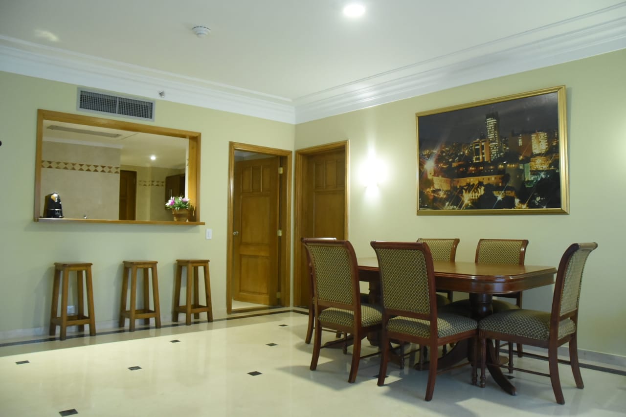 La sala de la suite presidencial de la torre ejecutiva del Hotel El Prado. 