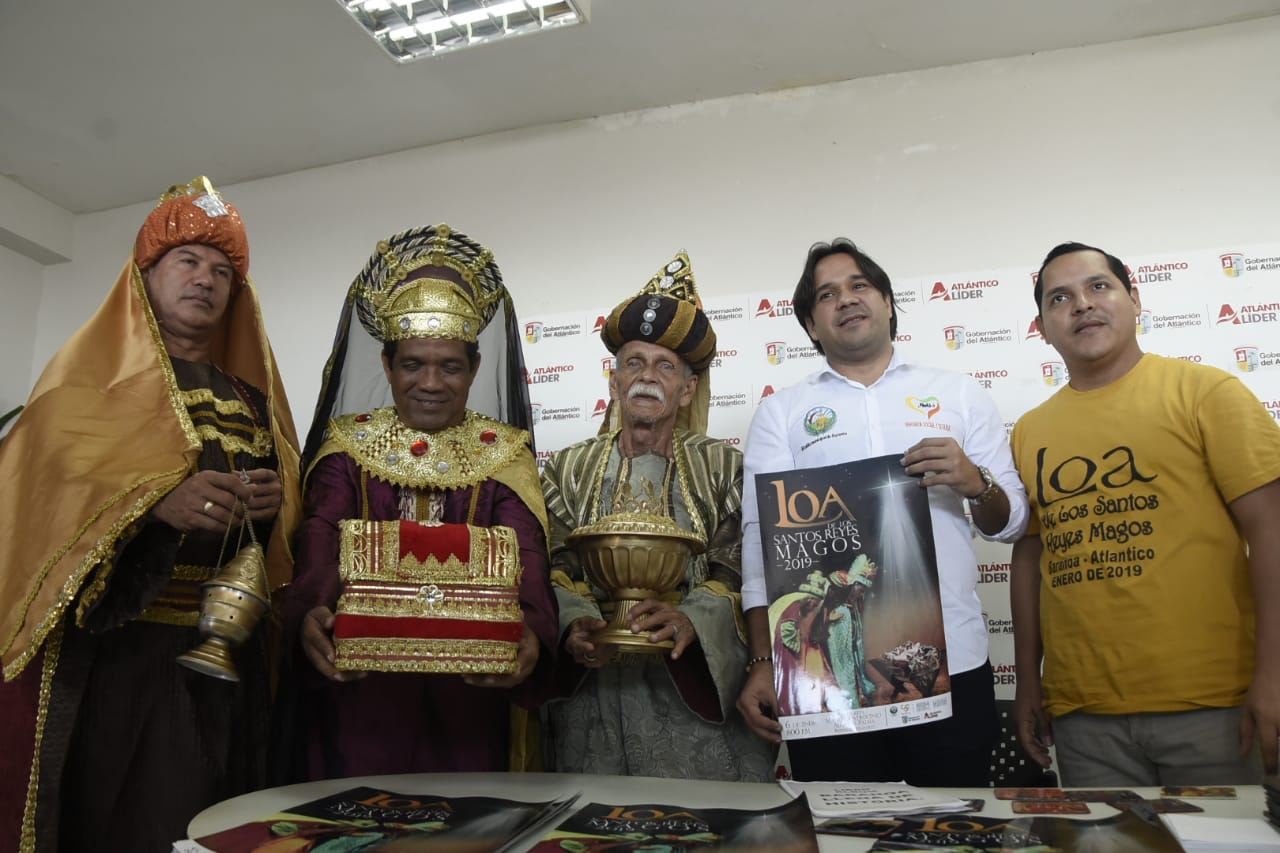 Los "Reyes Magos", el alcalde de Baranoa, Lázaro Escalante y Agustín Consuegra, director de la Loa. 