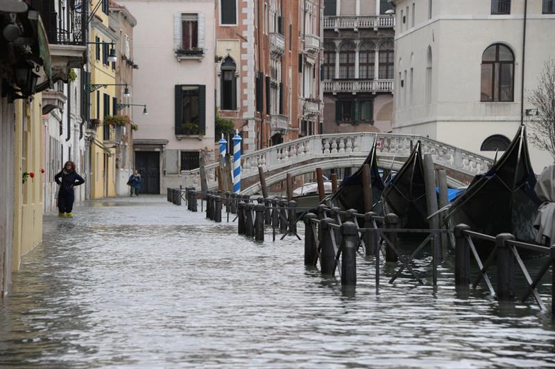 Parte del centro histórico de Venecia se inundó.