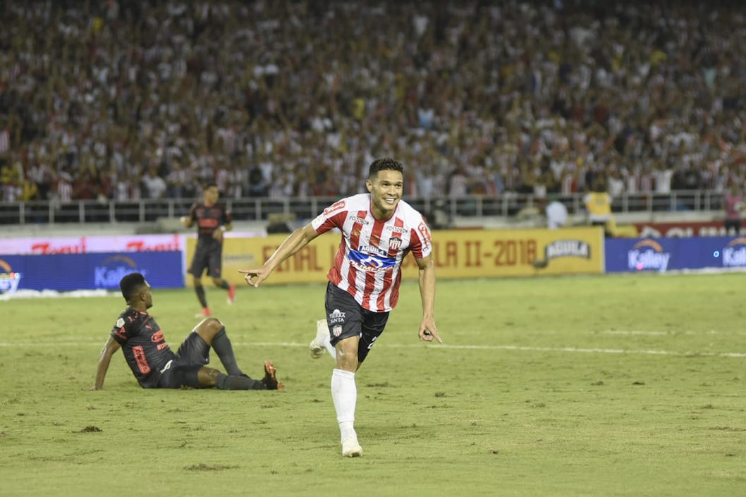 Teófilo Gutiérrez celebra el tercer gol de los 'tiburones'.