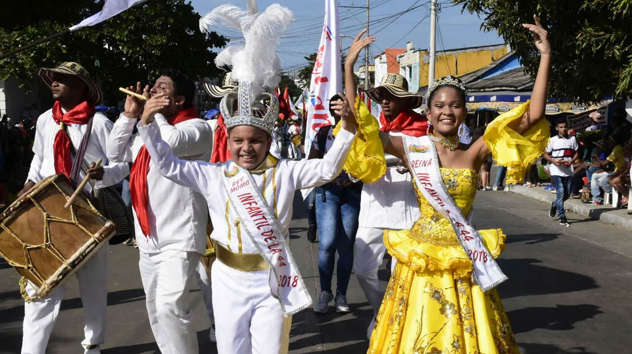 Los Reyes Infantiles de la 44 Laura María Ospino López y Samuel Quintero en el Carnaval del Suroccidente.