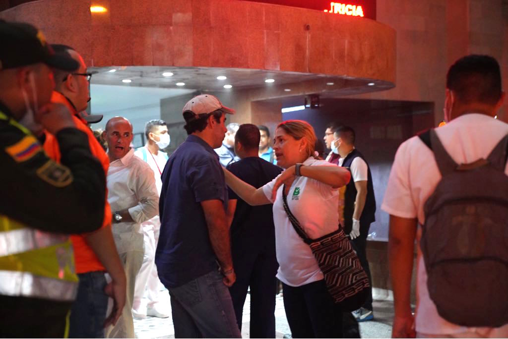 El Alcalde Alejandro Char y la Secretaria de Salud Alma Solano coordinado la evacuación de pacientes.