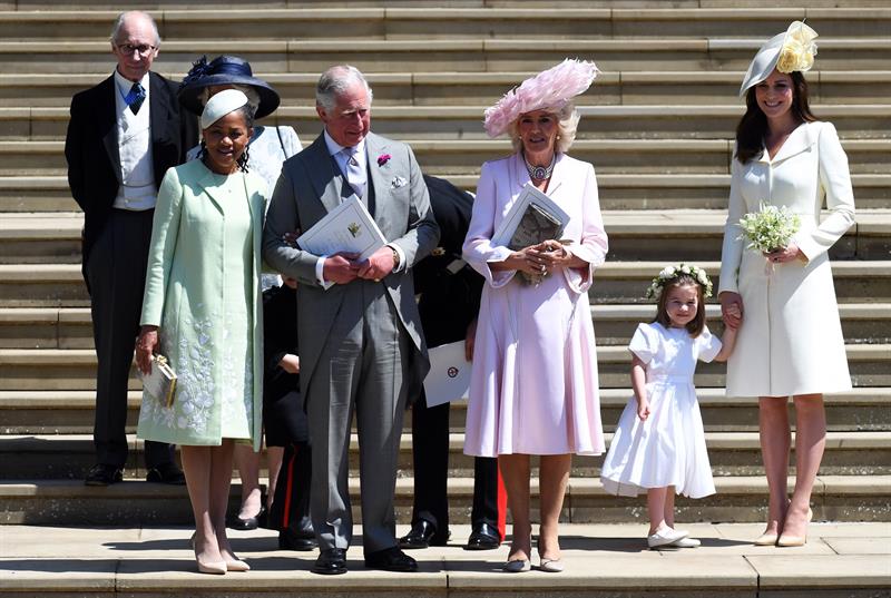 La familia real en pleno en la boda.