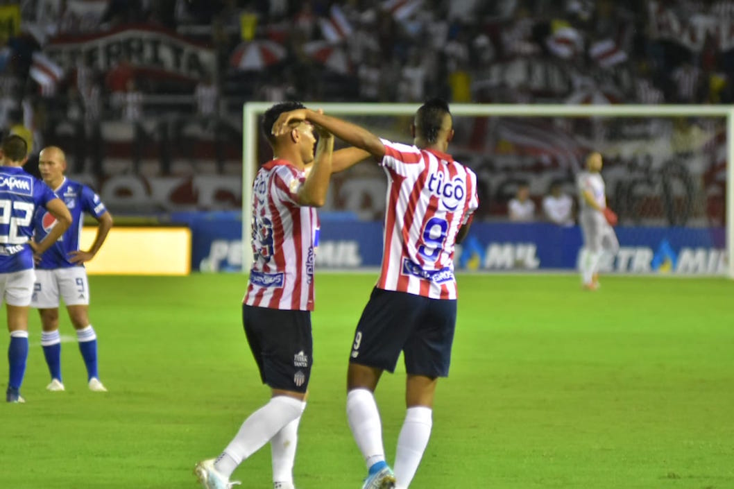 Teófilo Gutiérrez y 'El Chino' Sandoval celebrando el gol del triunfo.