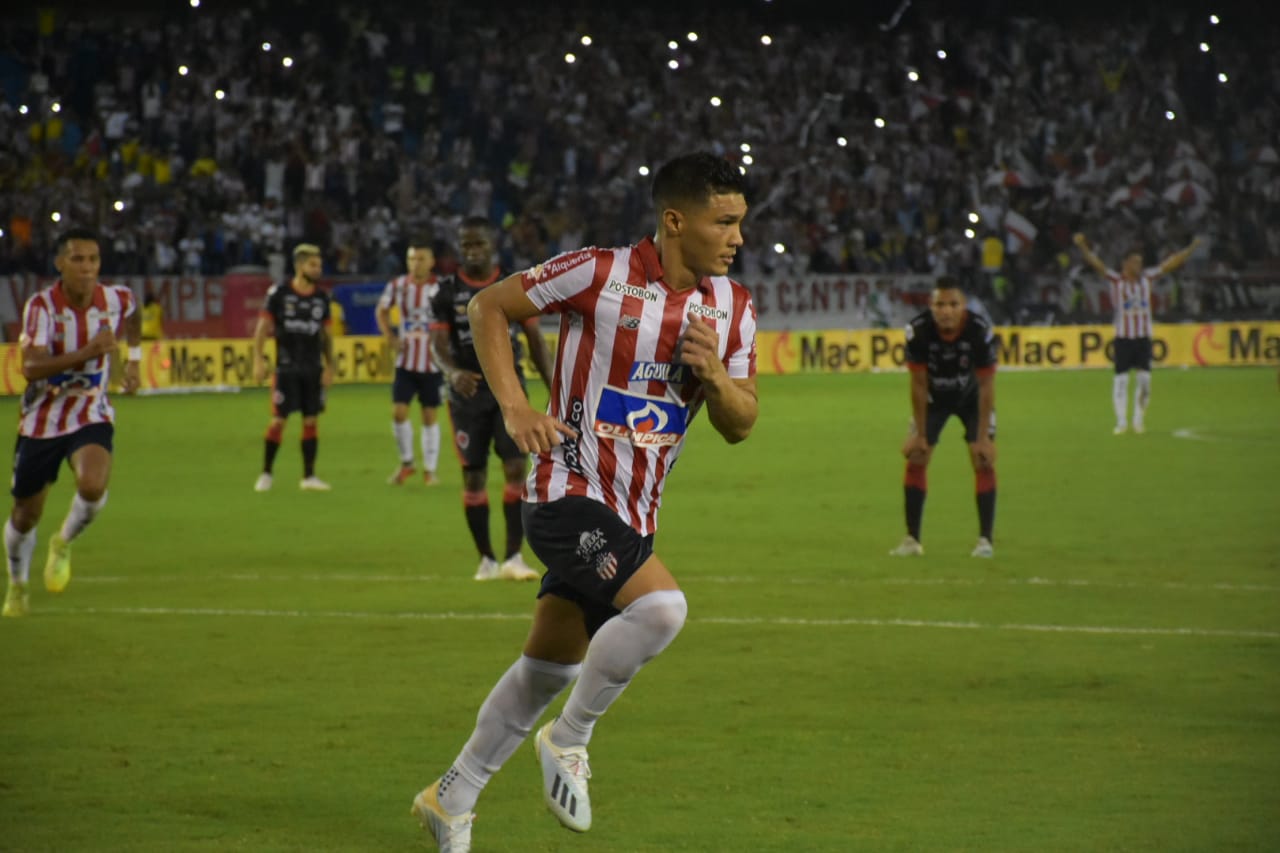 Teófilo Gutierrez, la figura del partidom celebrando el gol de la victoria.