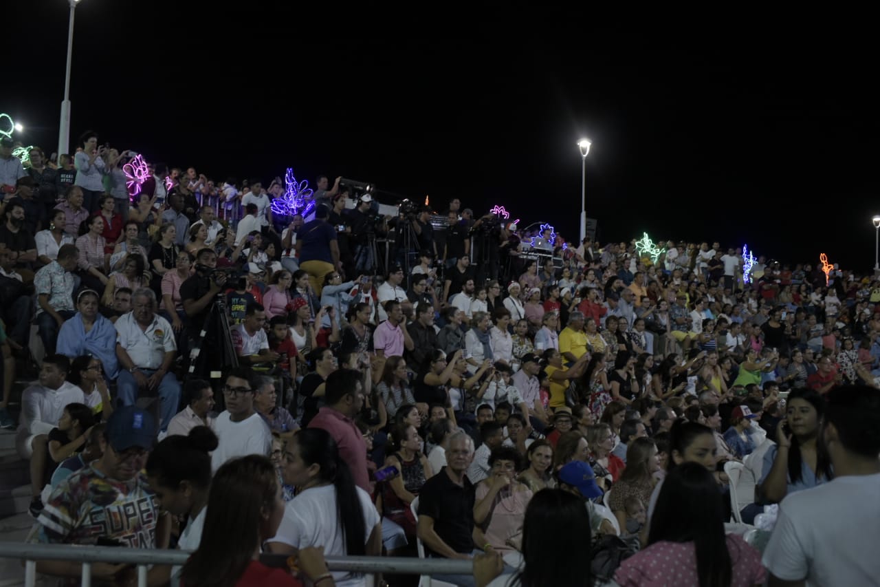 El público presente en el Gran Malecón.
