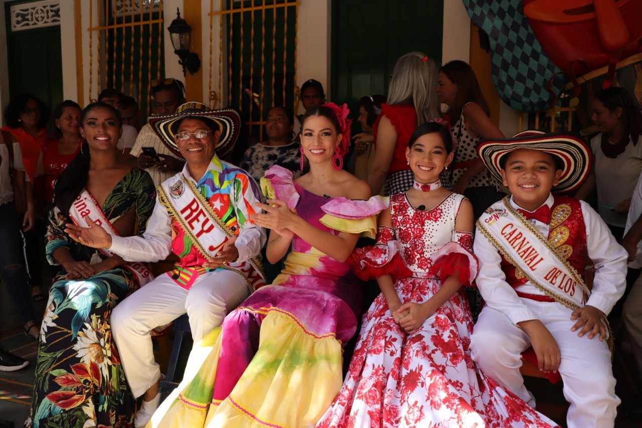 Corte real del Carnaval 2020 y Geraldine Quiroz (Reina Popular 2019).
