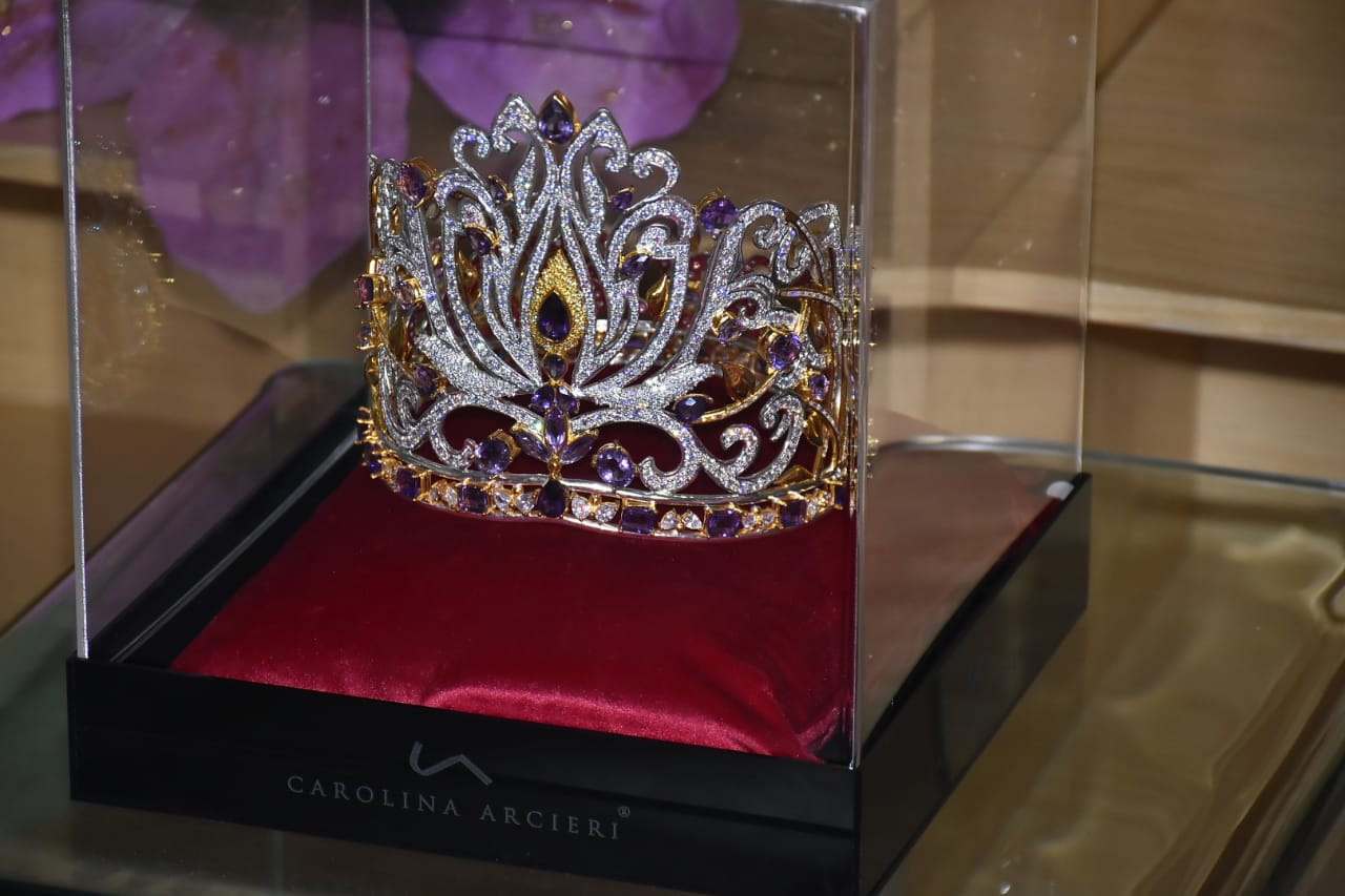 La corona de la Reina del Carnaval, Carolina Segebre.