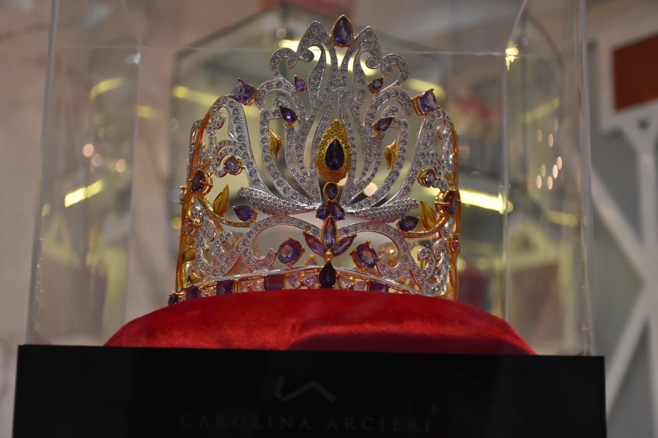 La corona de la Reina Carolina Segebre.