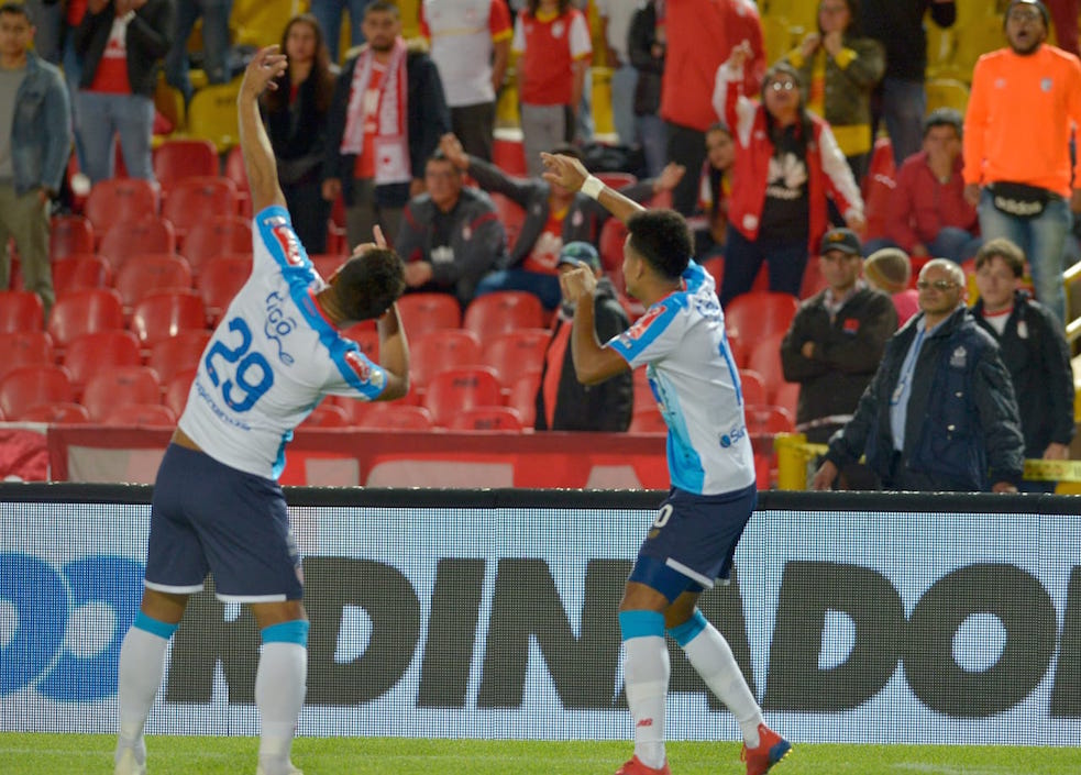 Teo y Luis Díaz festejando el primer gol.