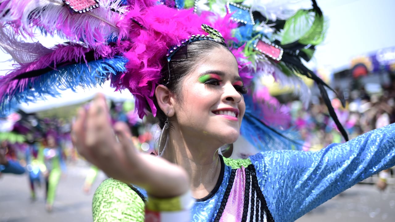 Las Casas Distritales de Cultura engalaron el desfile en la Gran Batalla de Flores.
