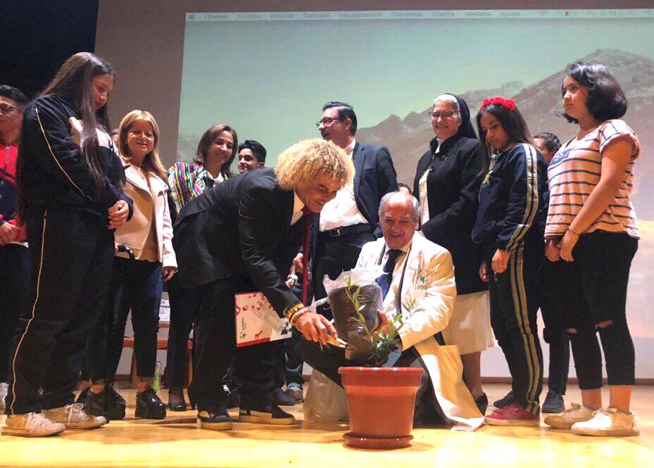 Evento de Scholas Colombia con presencia de Carlos 'El Pibe' Valderrama.