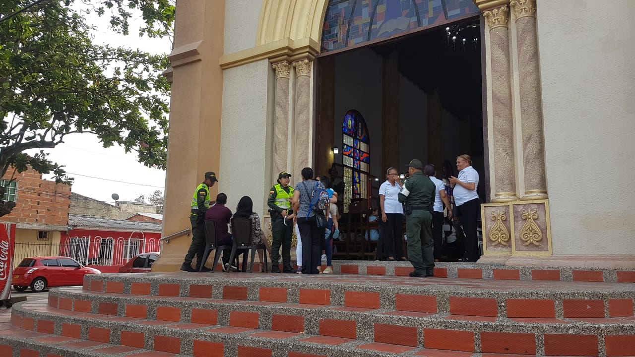 Policías de Infancia y Adolescencia en la Iglesia San Felipe.