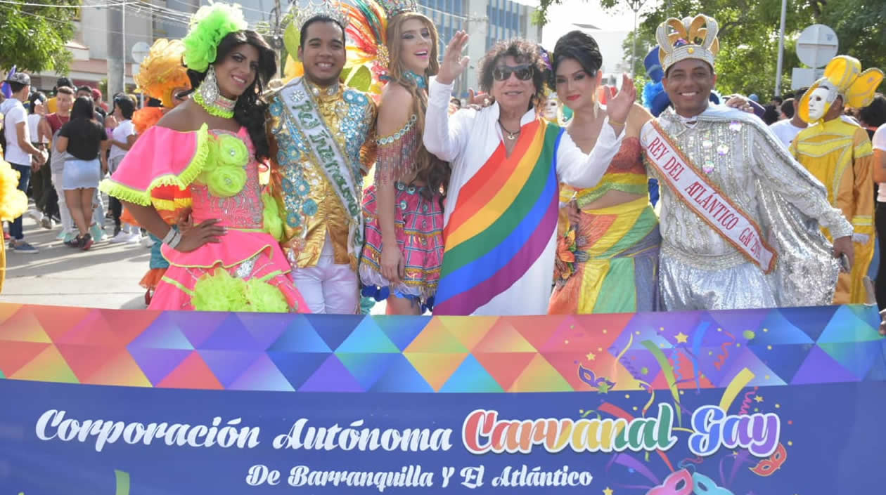 La corporación Carnaval Gay de Barranquilla asistió al desfile en compañía de Los Reyes del 2019.