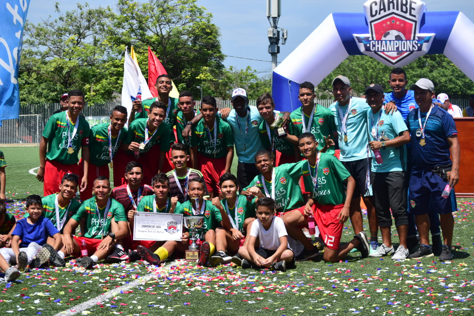 Escuela Barranquillera celebra el título de campeón. 