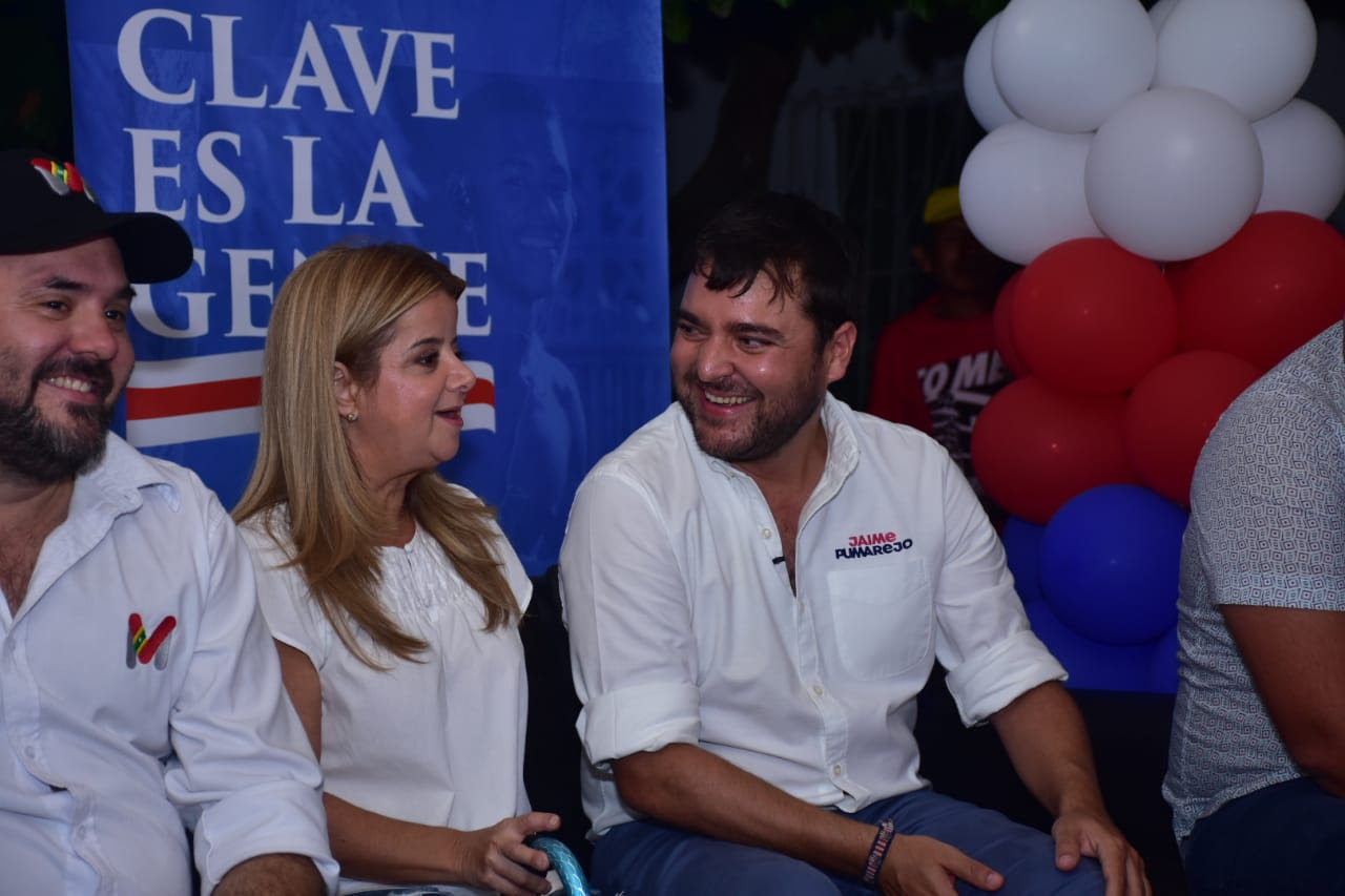 La candidata a la Gobernación, Elsa Noguera y el aspirante a la Alcaldía, Jaime Pumarejo.