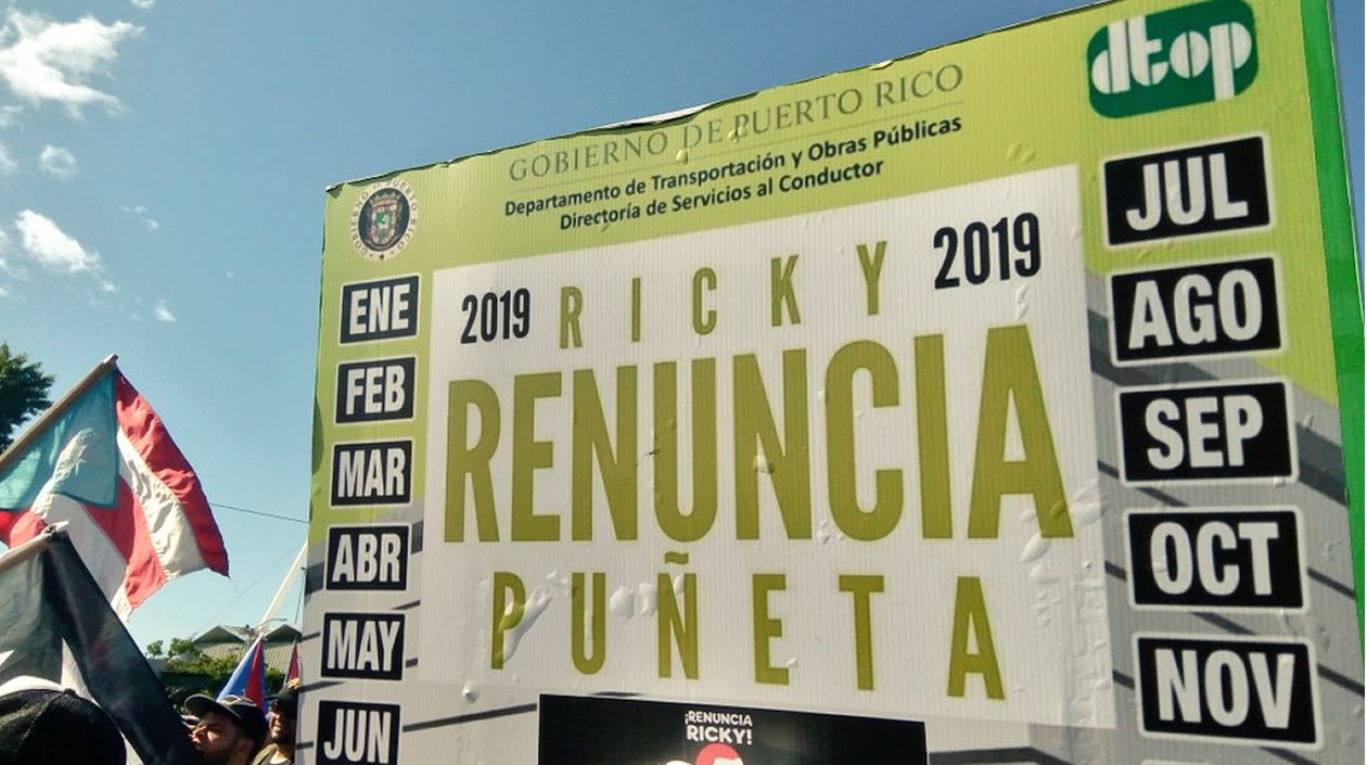 Mediante carteles, ciudadanos exigieron la renuncia de Ricardo Roselló.