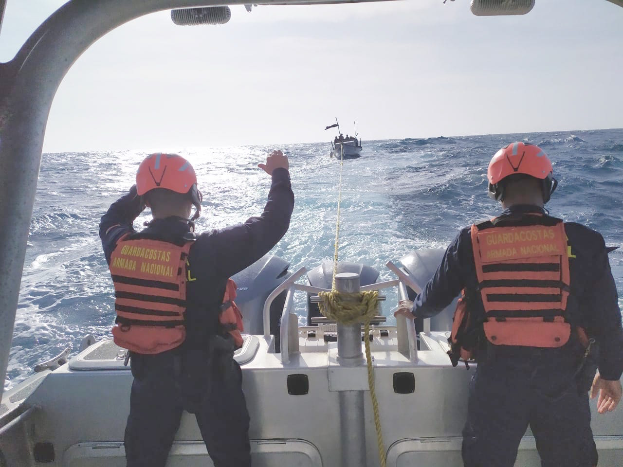 La oportuna reacción de las Unidades de Guardacostas del Caribe de la Armada de Colombia, permitió el rescate de tres pescadores artesanales.