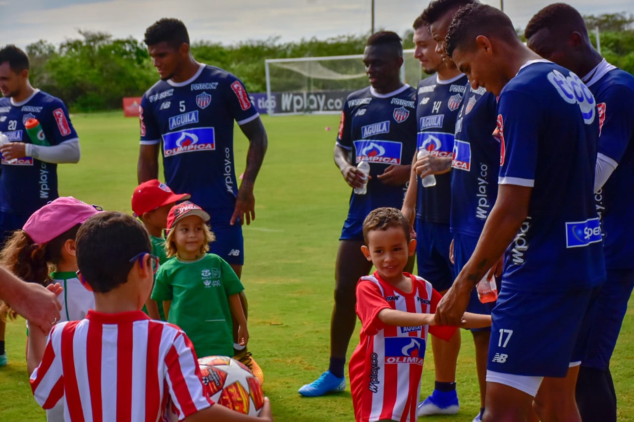 Luis Sandoval es uno de los jugadores que más reconocieron los niños, tras su gol a Jaguares.
