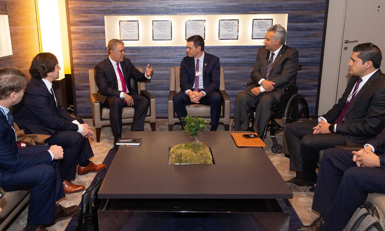 El Presidente Iván Duque reunido con el Presidente del Gobierno español, Pedro Sánchez, y el Presidente de Ecuador, Lenín Moreno.