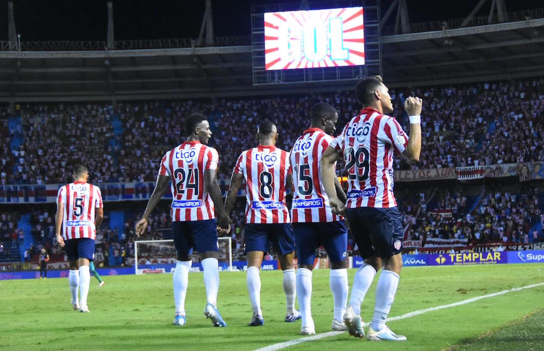 Celebración juniorista del segundo gol por parte de Teófilo Gutiérrez.