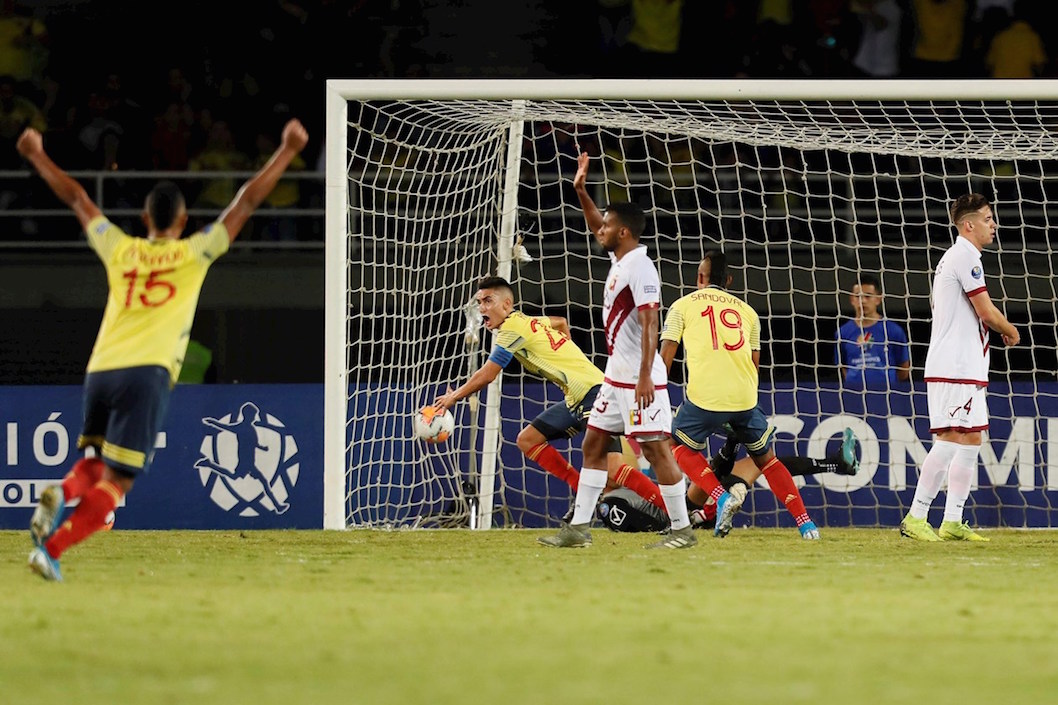 Eduard Atuesta festeja el segundo gol que significó el triunfo.