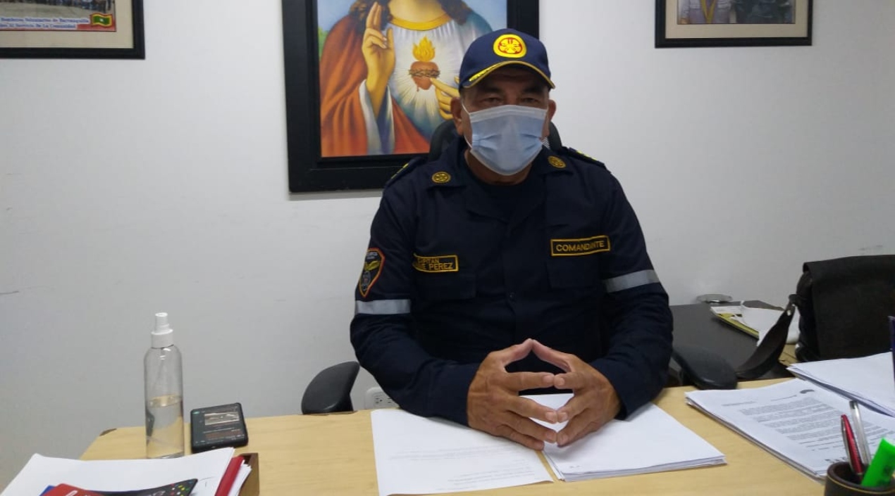 El Capitán Jaime Pérez lleva 32 de sus 60 años de vida sirviendo a la comunidad como bombero.