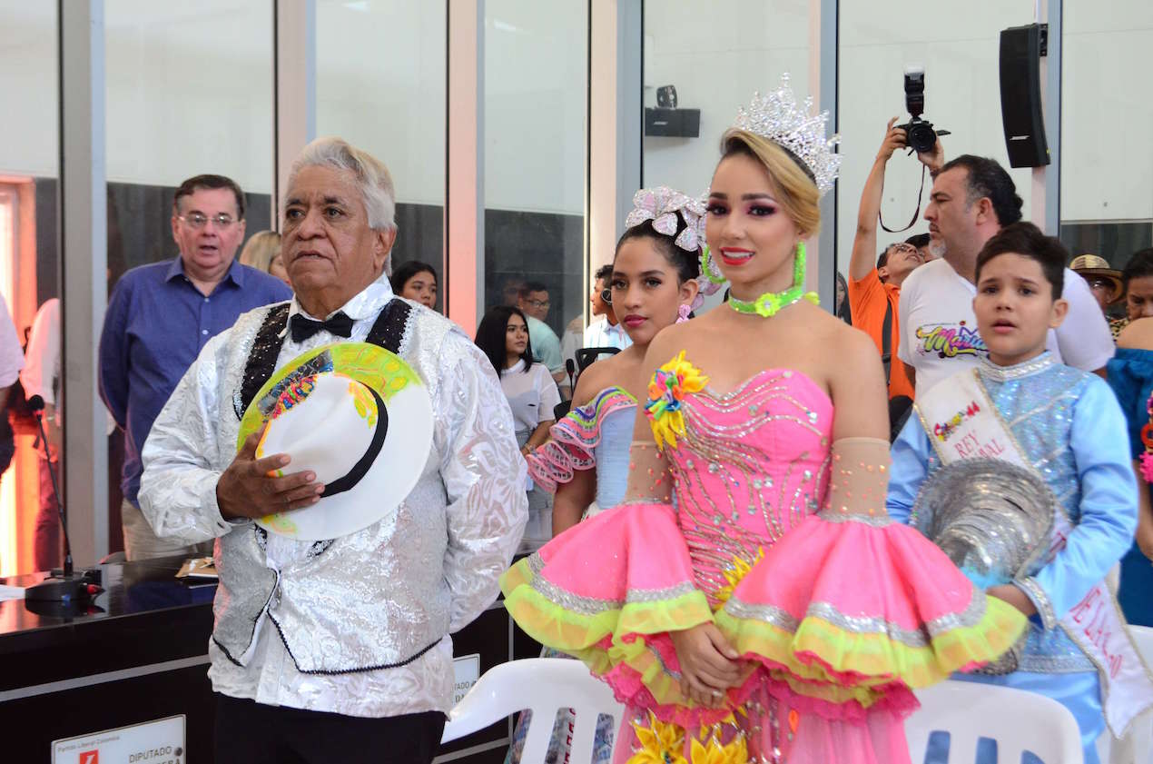 Robinson Albor y Andrea Henríquez, reyes del Carnaval de la 44.