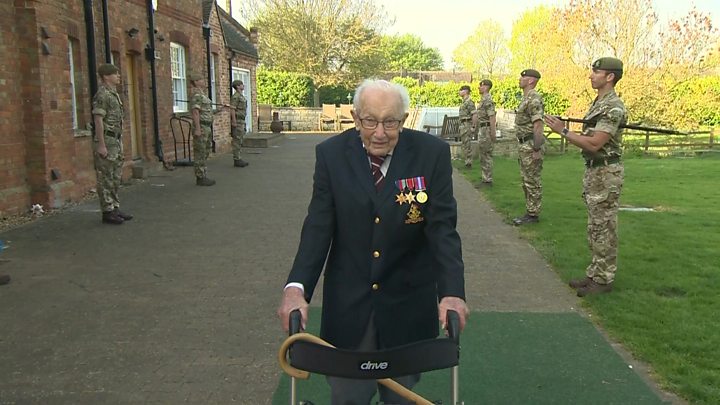El británico Tom Moore, un veterano de guerra.
