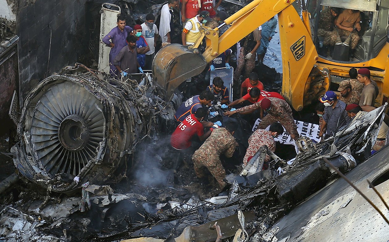 El avión salió desde la ciudad de Lahore a Karachi.