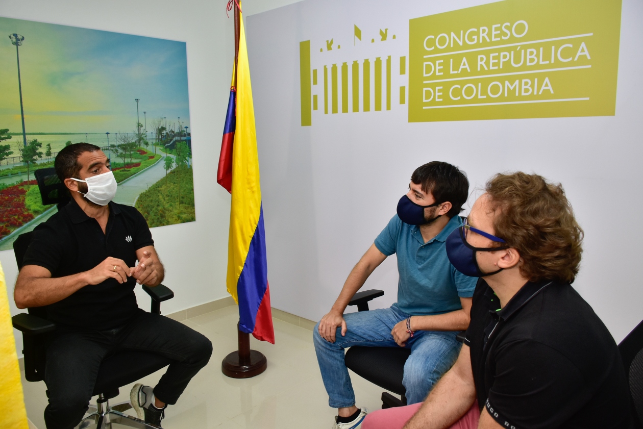 El presidente del Senado, Arturo Char; el Alcalde de Barranquilla, Jaime Pumarejo y  el secretario general del Distrito, Carlos Acosta. 