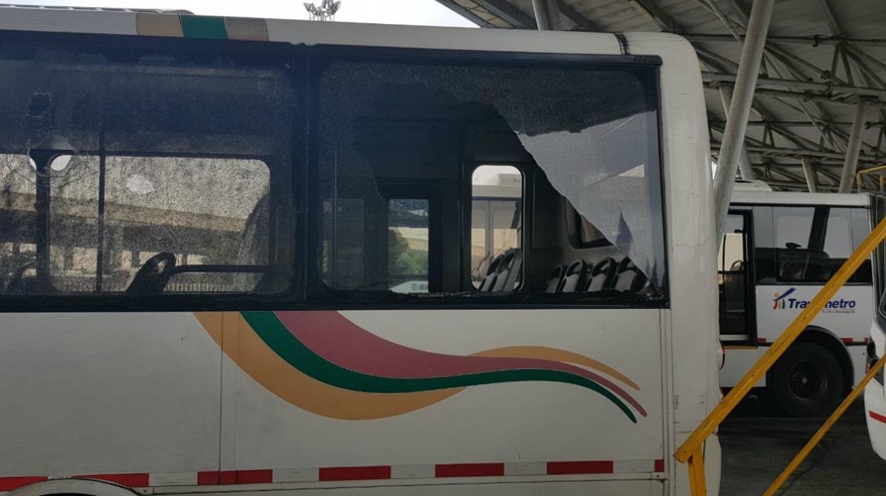 Los buses que son atacados tienen que salir de servicio para ser reparados.