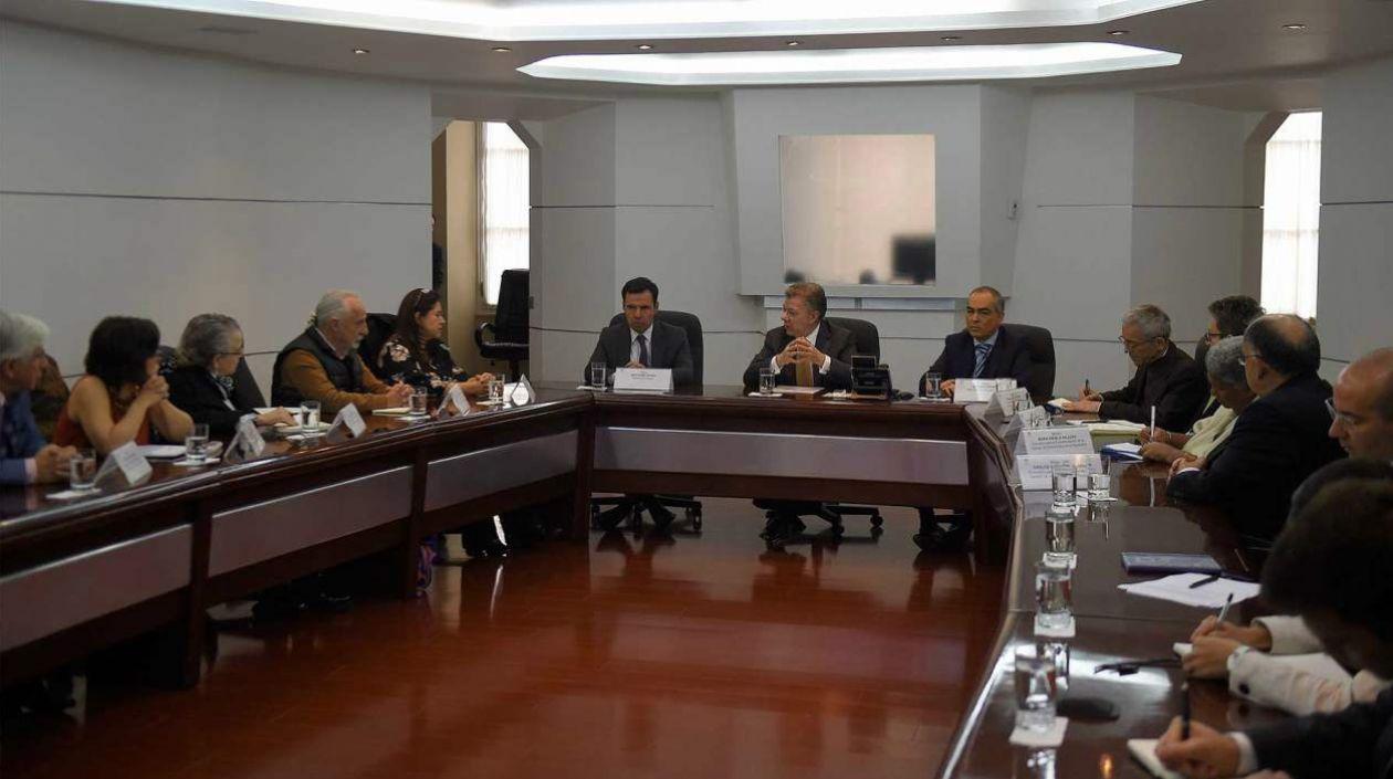Primera reunión del Presidente Santos con los integrantes de la Comisión para el Esclarecimiento de la Verdad, la Convivencia y la No Repetición. 