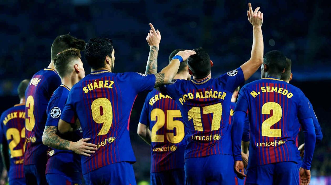 Jugadores del Barcelona celebran un gol. 
