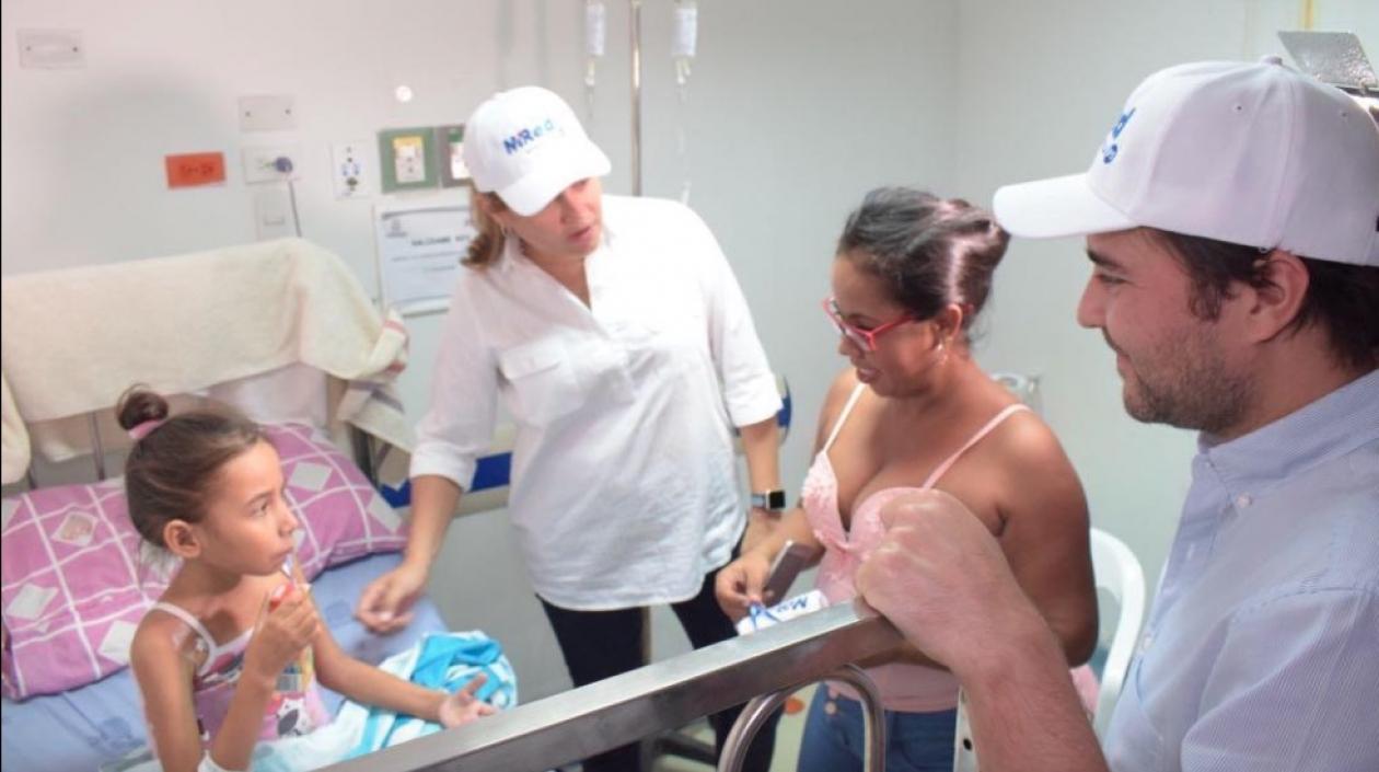El Alcalde encargado Jaime Pumarejo y la Secretaria de Salud Alma Solano, durante el recorrido por los hospitales.