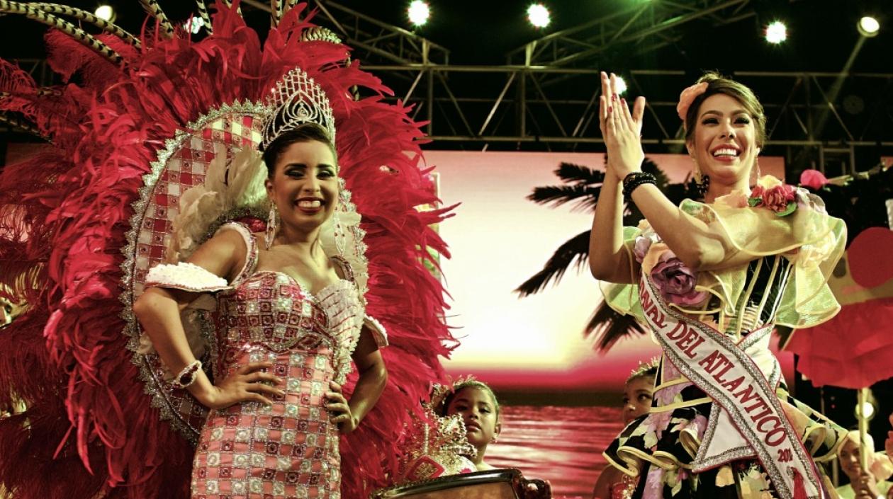 Kenia Llanos Arteta, reina del Carnaval de Baranoa y María Alejandra Borrás, reina del Carnaval del Atlántico.