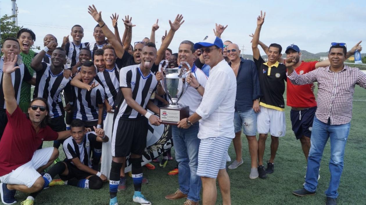 Escuela del Udinese de Barranquilla, campeones de la categoría juvenil. 