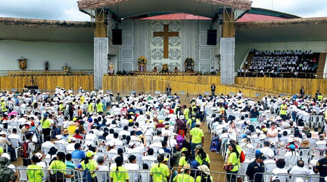 Fotografía cedida por la Agencia Andina muestra una visión general del escenario donde el papa Francisco oficiará una misa hoy.