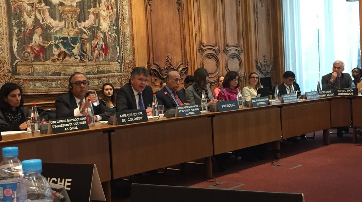  En la cita en la capital francesa estuvieron presentes los embajadores y delegados de los 35 países que forman parte de la OCDE.