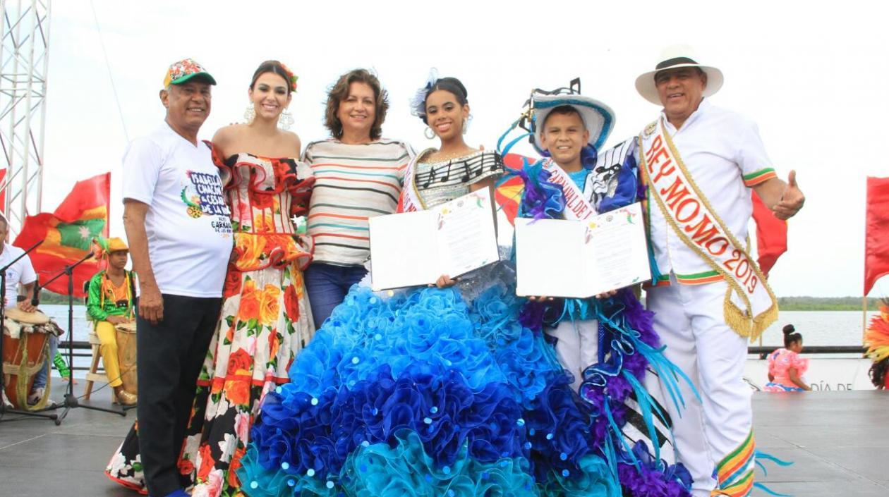 Isabella y César recibieron el decreto real como soberanos de los niños del Carnaval de Barranquilla 2019.