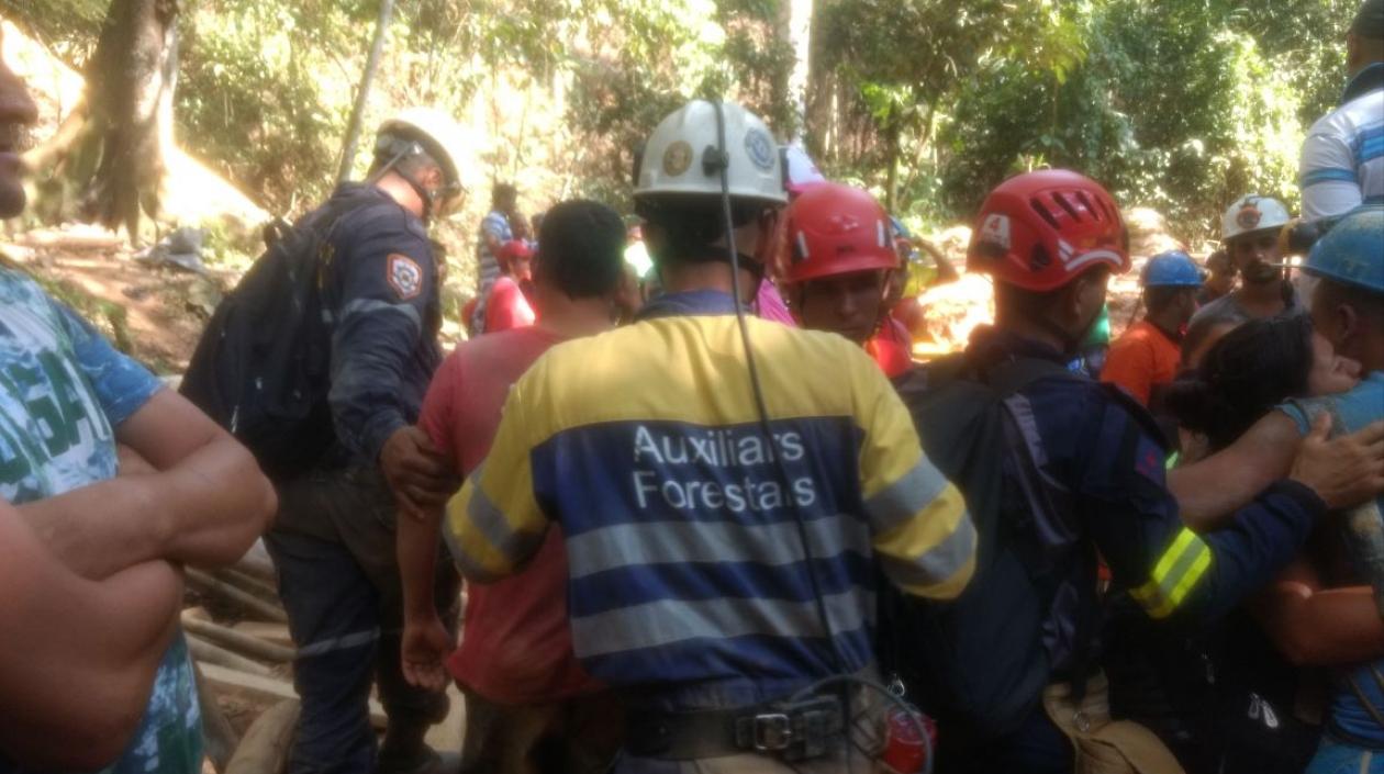 Rescatistas lograron evacuar con vida los 7 mineros que se encontraban atrapados en la mina "Los Mangos.