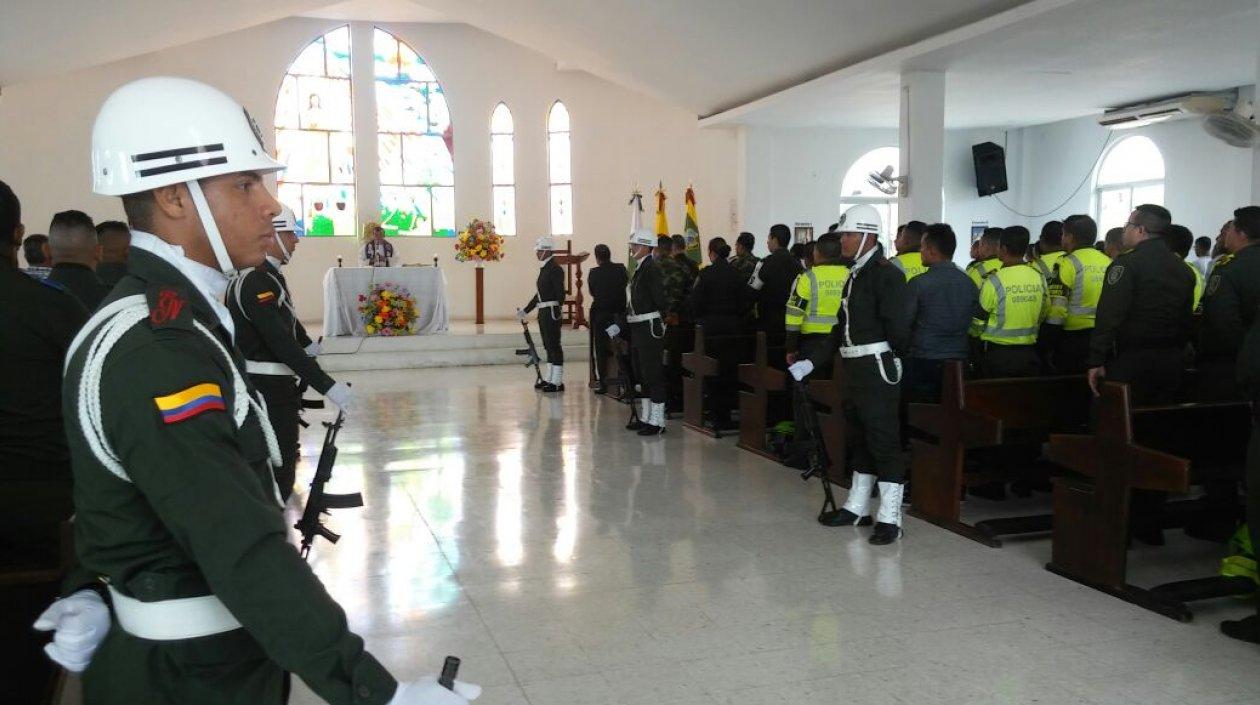 La eucaristía fue en memoria de los policías fallecidos hace un mes en la estación San José.