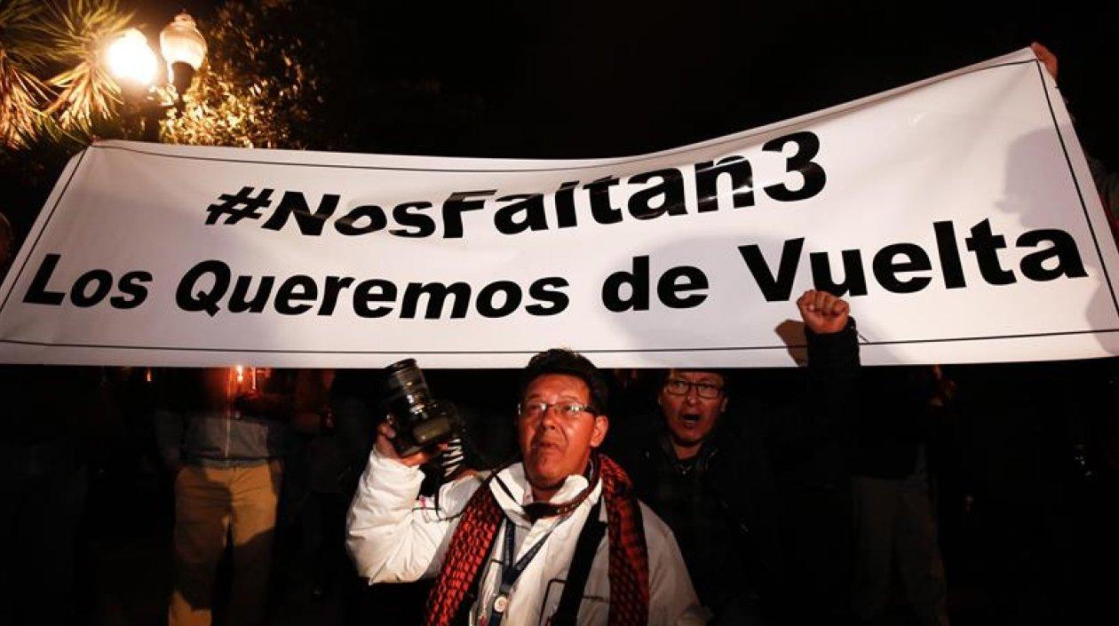 Periodistas de Ecuador en vigilia por el secuestro de tres colegas.