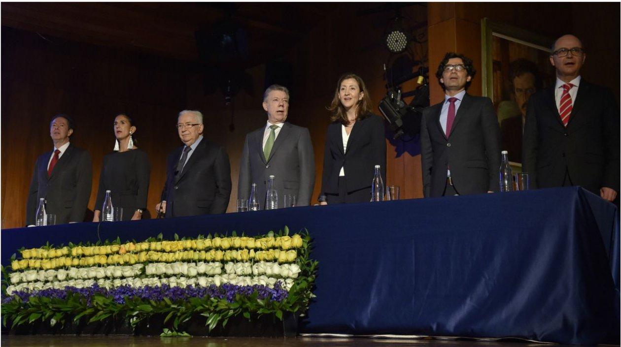 El Presidente Juan Manuel Santos asistió a la clausura del Foro Creditico Educativo ICETEX. En tal acto estuvo acompañado por Ingrid Betancourt y el expresidente Belisario Betancur Cuartas.