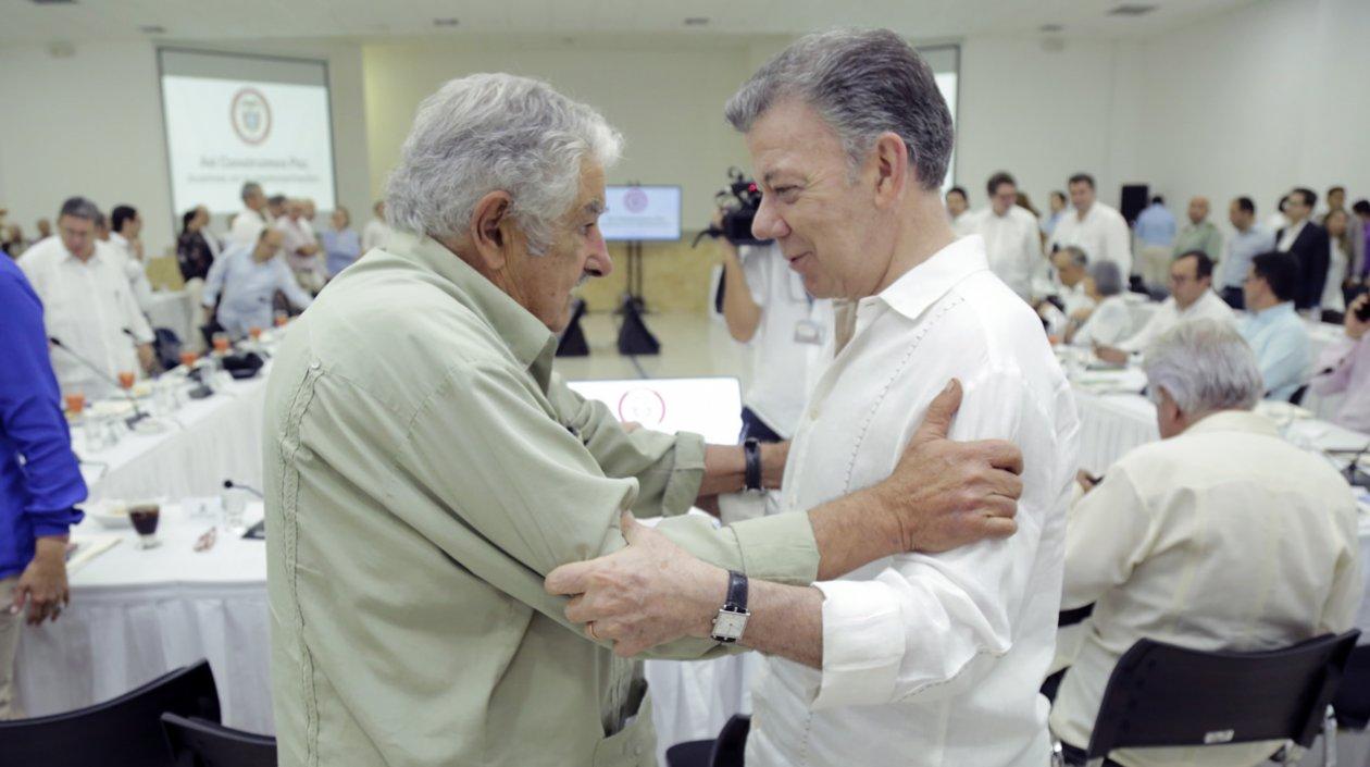 El ex presidente uruguayo José Mujica fue recibido este sábado por el Presidente Santos en la Gobernación de Bolívar,
