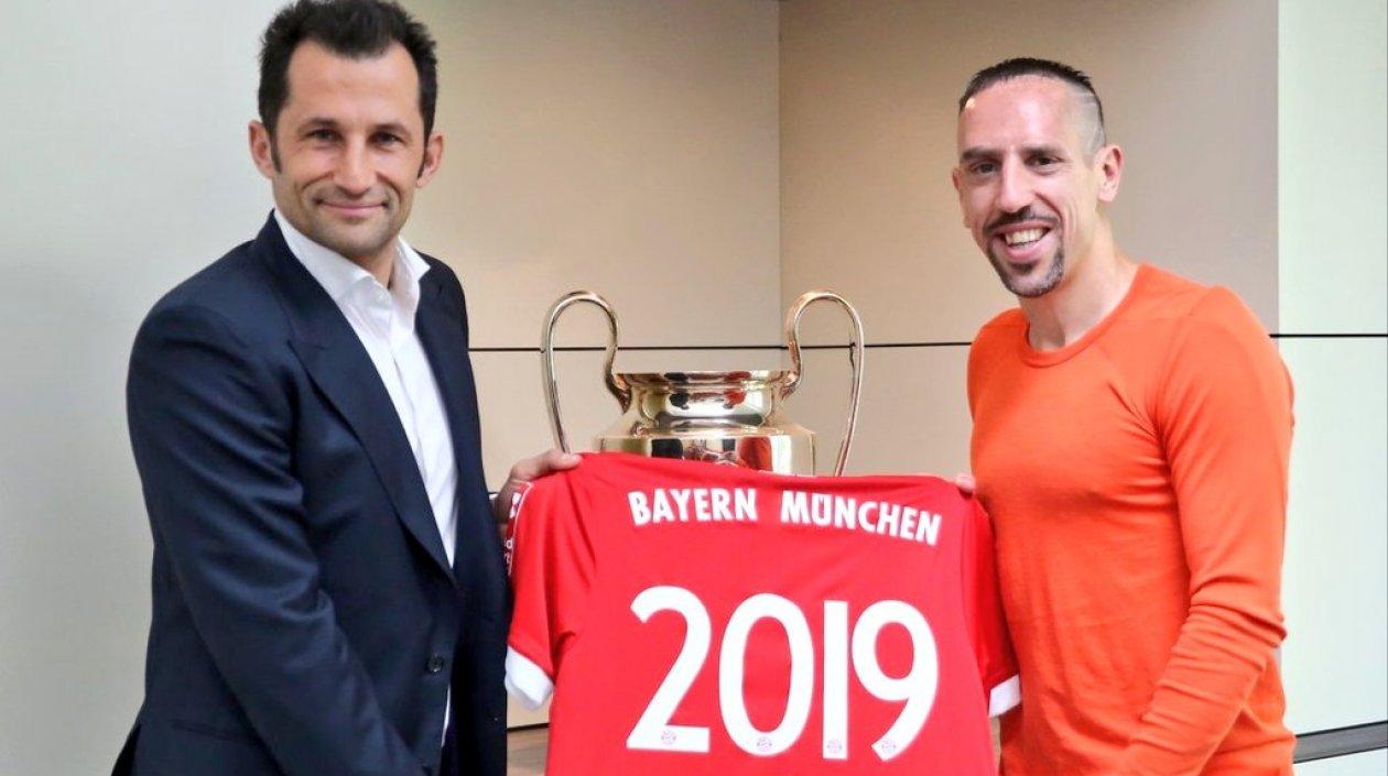 El director deportivo del Bayern, Hasan Salihamidzic y Frank Ribery.